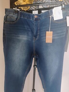 ANGELS Women's Size 24 Everluxe Sculpt Skinny Stretch Jeans in Dark Blue